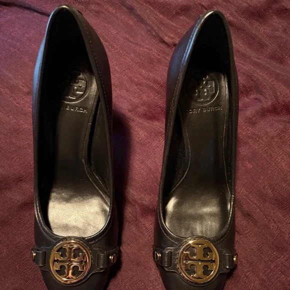 New Tory Burch Leather Pumps with Gold Detail and Wooden Bottom - Picture 6 of 12